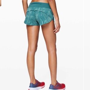 Lululemon Speed Up Short 2.5”
Illusion Tidal  Bermuda Teal Size 6